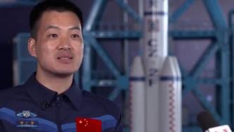 航天员李广苏把女儿的毛绒玩具带上太空