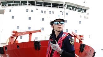 十年乘风破浪，她成为中国首位远洋公务船女船长