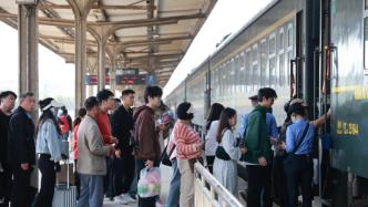郑州铁路局：今日预计发送旅客83万人次，加开临客64趟