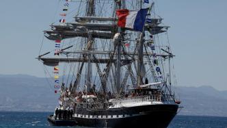 百年老帆船传递奥运火种，这是法国人的骄傲与浪漫