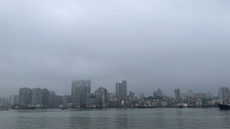 香港、澳门分别发出暴雨红黑警告，下午停课