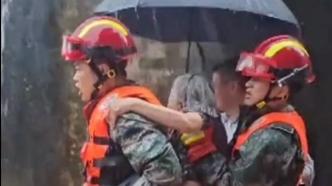 广东中山多地发生暴雨洪灾，消防营救转移462人