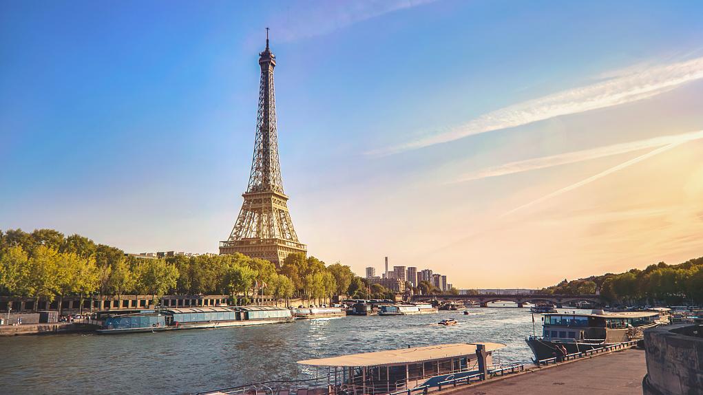 中方将对法国等12国免签政策延长至2025年底，旅游平台加码布局入境游