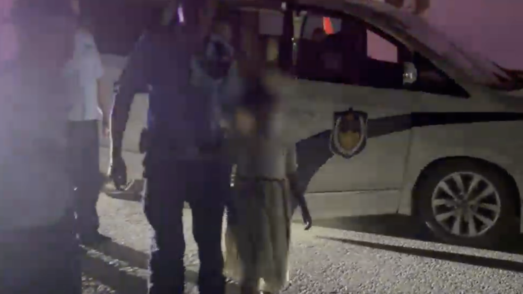 女童在小伙伴家玩耍睡着,家人找不到人报警求助
