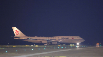 国家主席习近平抵达塞尔维亚进行国事访问，塞空军战机为专机护航
