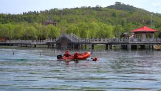 夏季汛期将至，甘肃华亭消防开展水域救援训练