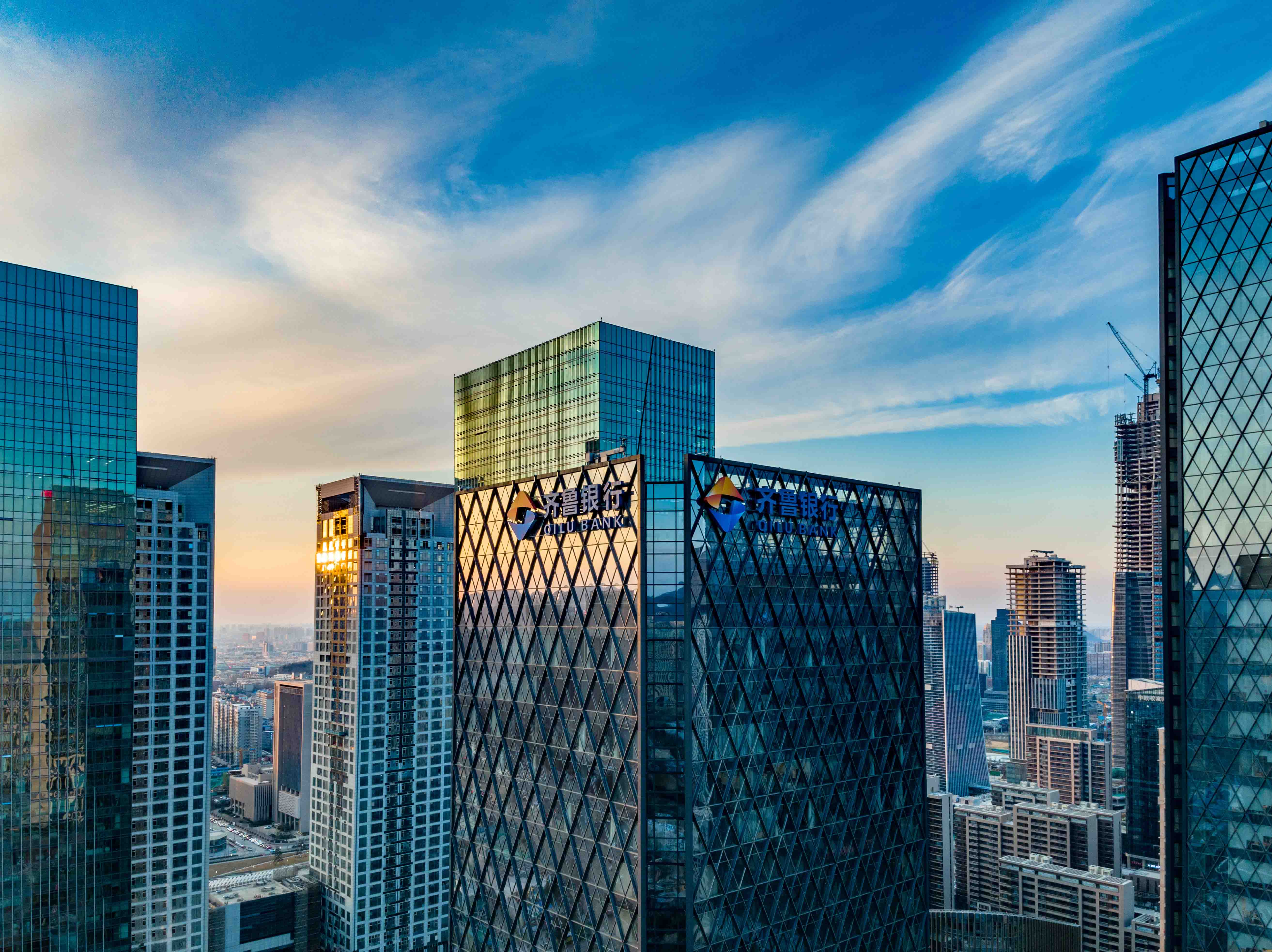 齐鲁银行:营利表现亮眼,深耕金融"五篇大文章"绽放新华章