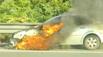 高速偶遇車(chē)輛起火，這位上海退役軍人出手救援