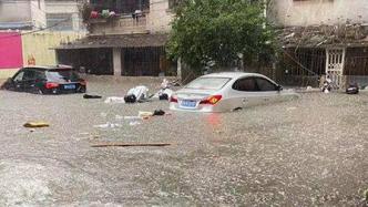 暴雨红色预警！广西钦州城区内涝严重，多所学校停课