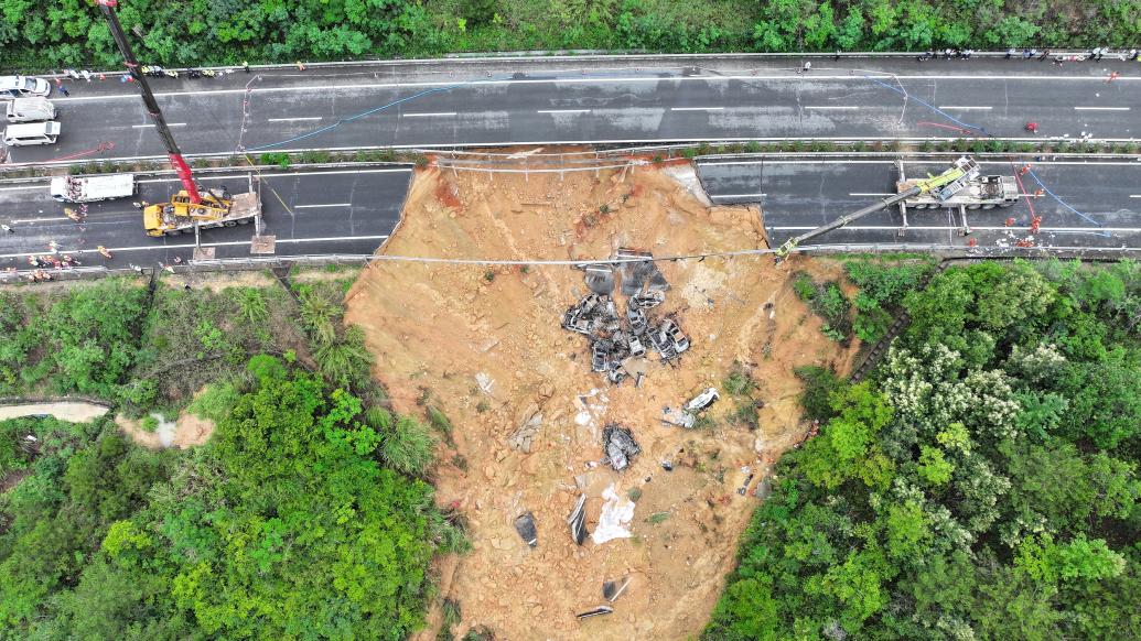 高速路面开裂,是暴雨"惹的祸"?专家:会加大坍塌风险