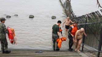 老人野泳突发哮喘险溺水，上海海警及时救援终平安