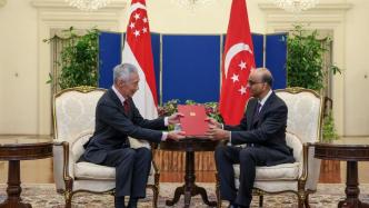 新加坡总理李显龙向总统提交辞呈，将于15日正式卸任