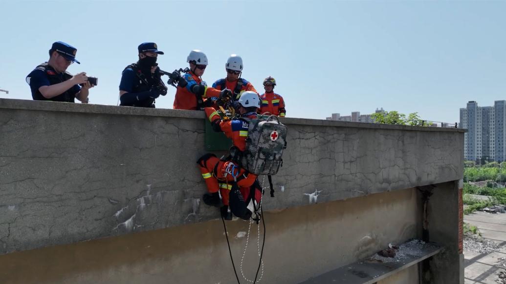 扬州消防开展地震灾害事故救援实战拉动演练