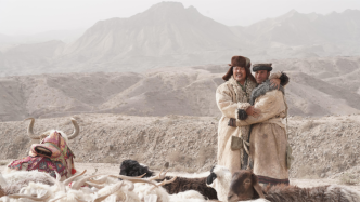 首映丨电影《父亲在远方》：致敬“驴背上的白衣天使”
