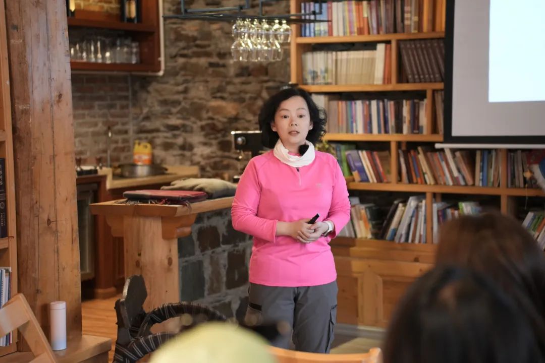 江南布衣企业公关总经理郑丹丹分享牦牛绒产业振兴项目作为中国品牌