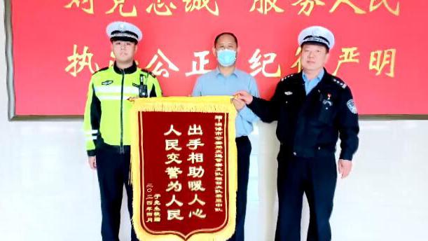 4分鐘生死時速,交警護送患者及時就醫