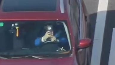 上海交警用無人機查處多起“分心駕駛”,有人開車看手機抽煙