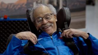 贝索斯旗下蓝色起源时隔两年再升空，91岁老人成最年长太空游客