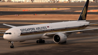 新加坡航空一波音客机紧急迫降曼谷机场，致1死30伤