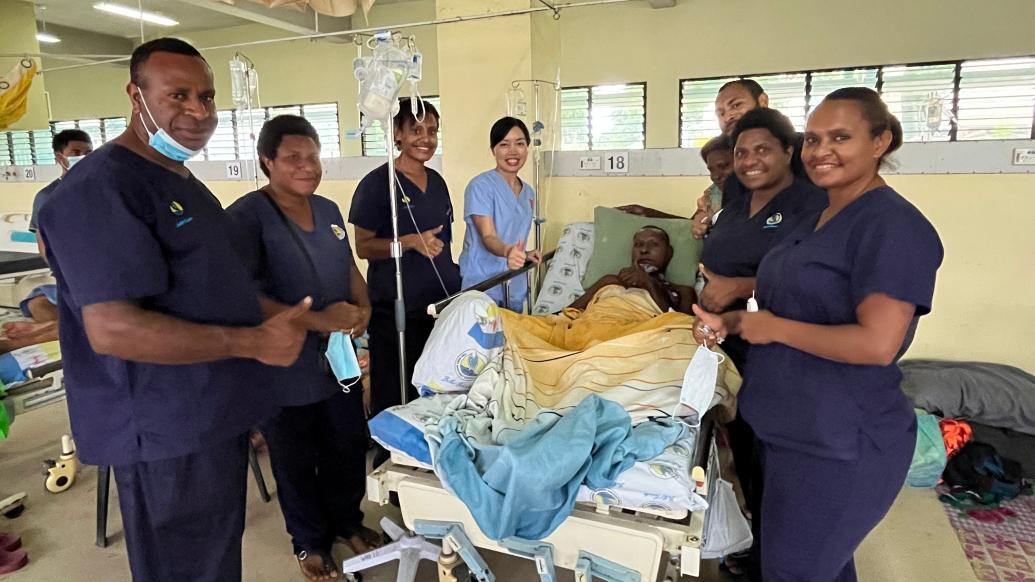 在这个南太岛国，中国援外医生完成首例腹膜透析管置入术