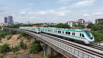 中企承建的尼日利亚阿布贾城铁一期投入动车组运营