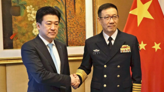 董军与日本防卫大臣在新加坡举行会谈