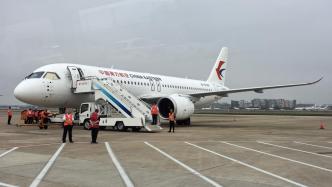 C919实现首次跨境商业飞行，自上海飞抵香港