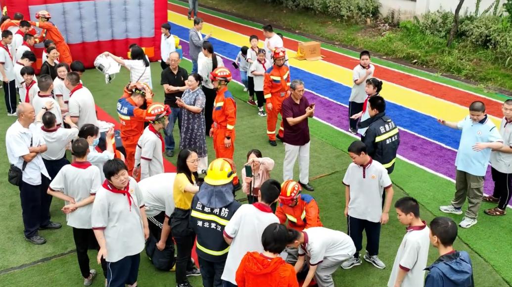 兒童節武漢消防走進特殊教育學校,定制培訓教案講解消防知識