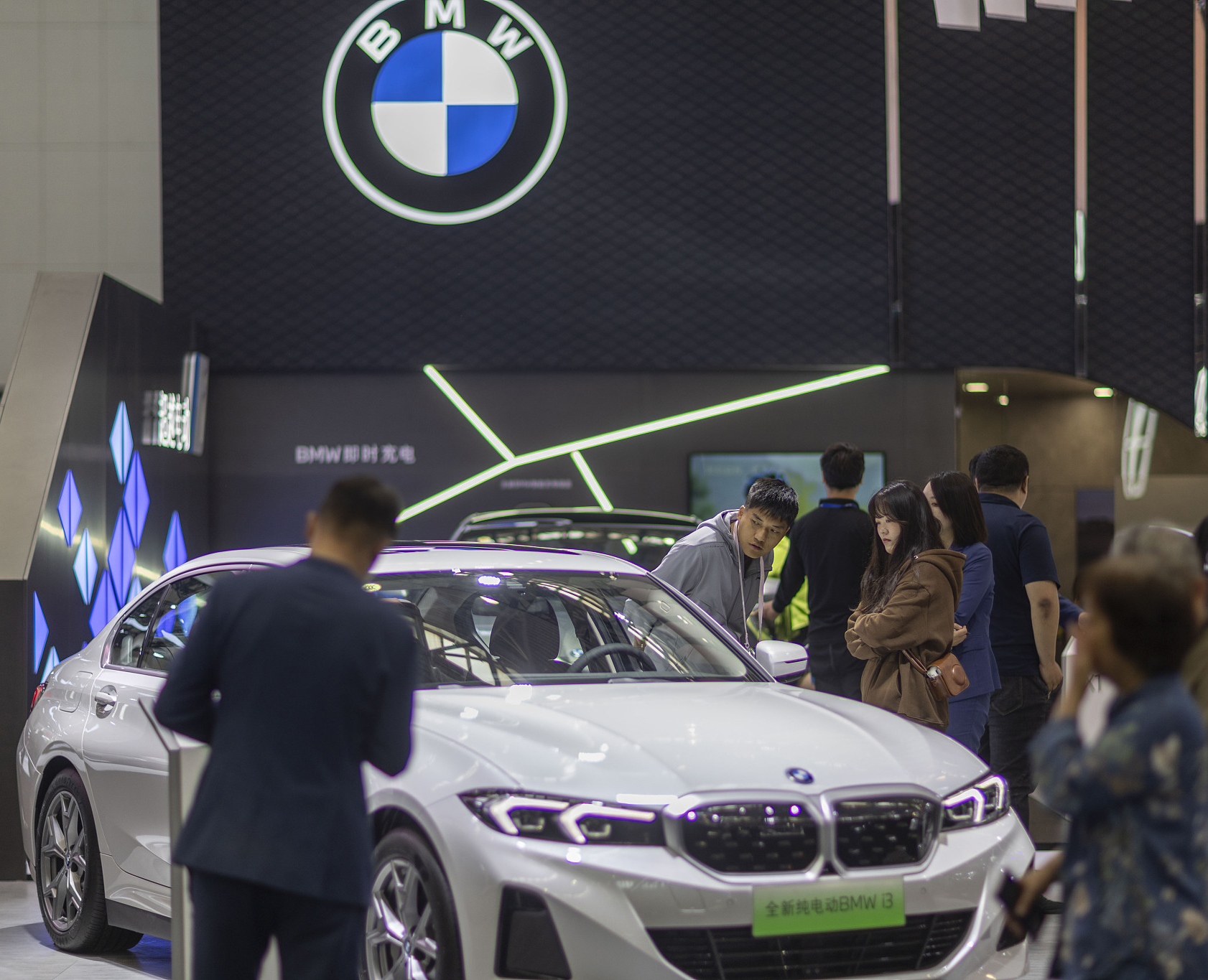 宝马价格"腰斩"!销售人员:这价格以前都不敢说