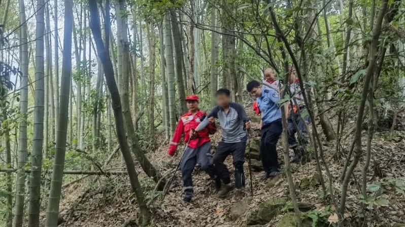 驴友在临安西岩山迷路，警方组织40人搜救队进山营救