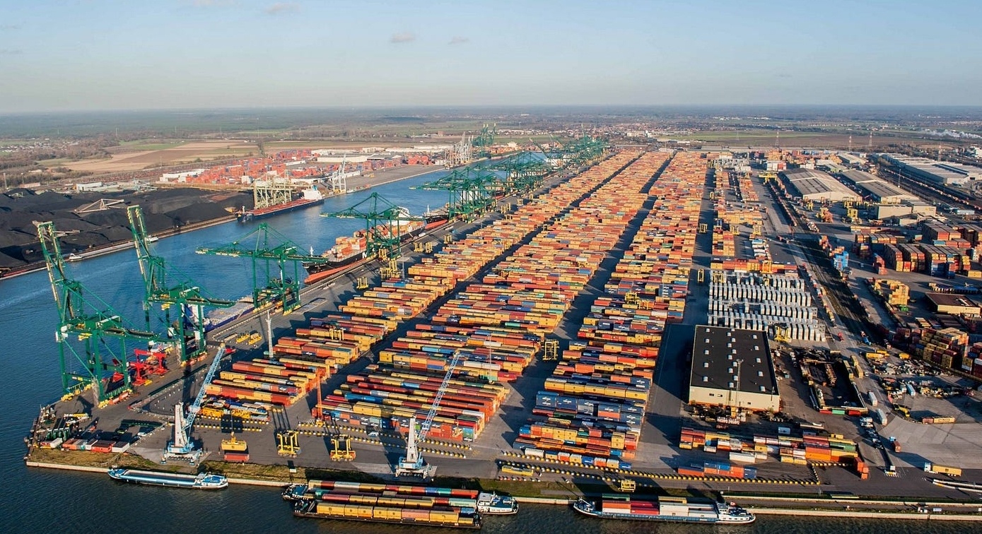 比利时安特卫普港因漏油事故暂时关闭部分港口