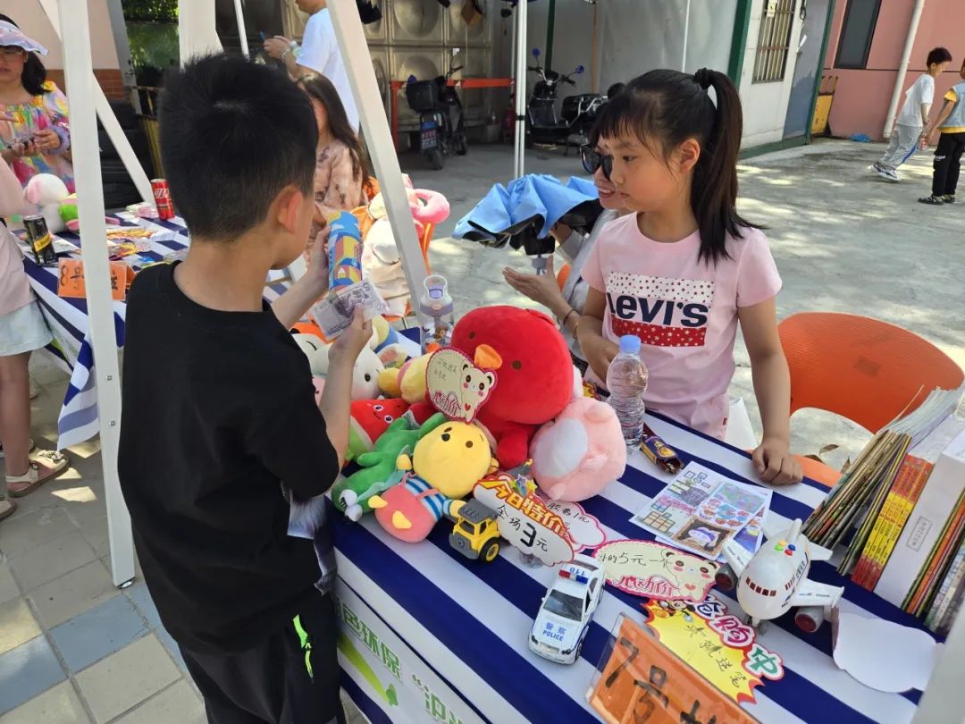 孩子做起“小摊主”,上海长宁闲置物品集市让爱不再闲置