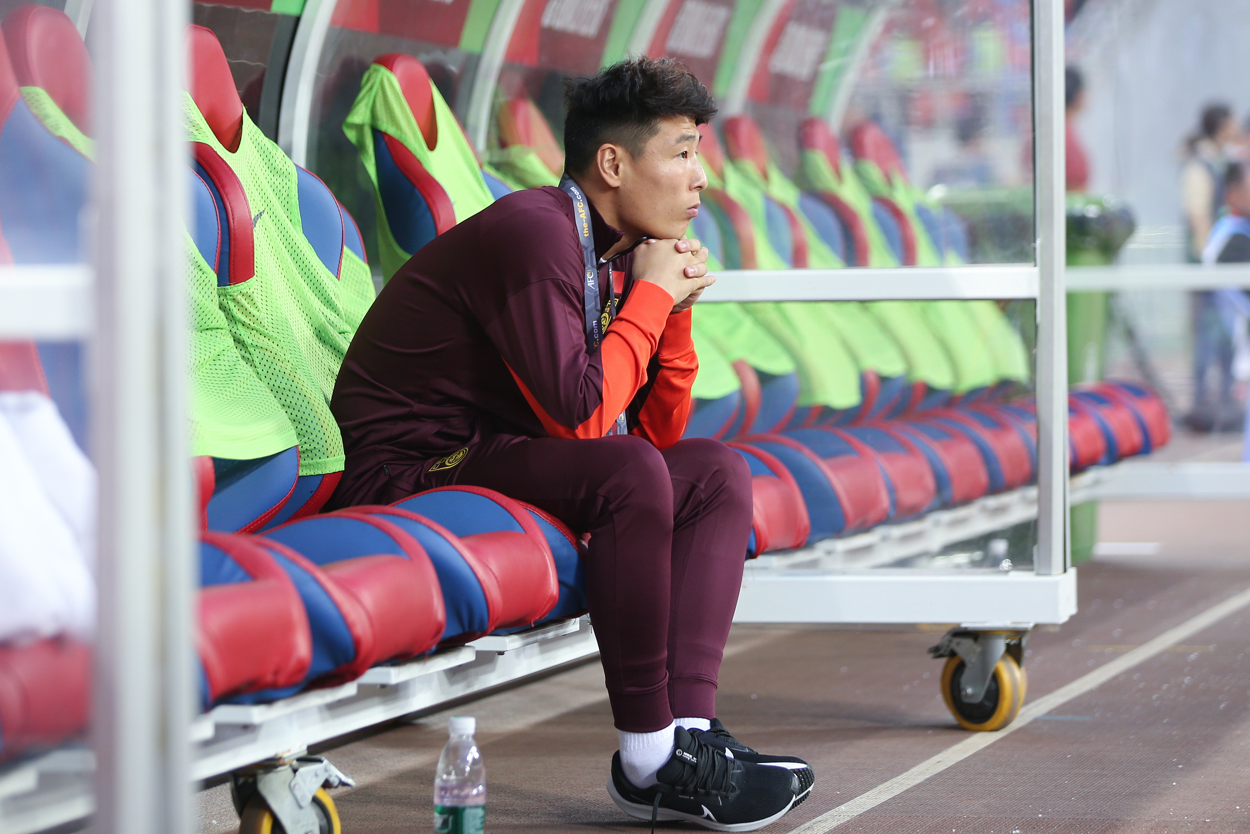 阿兰因伤未随队赴韩,身体恢复和战术选择是国足收官备战重点