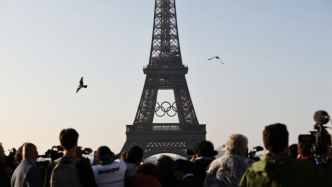 奥运五环点缀埃菲尔铁塔，这是法国人对奥林匹克的告白