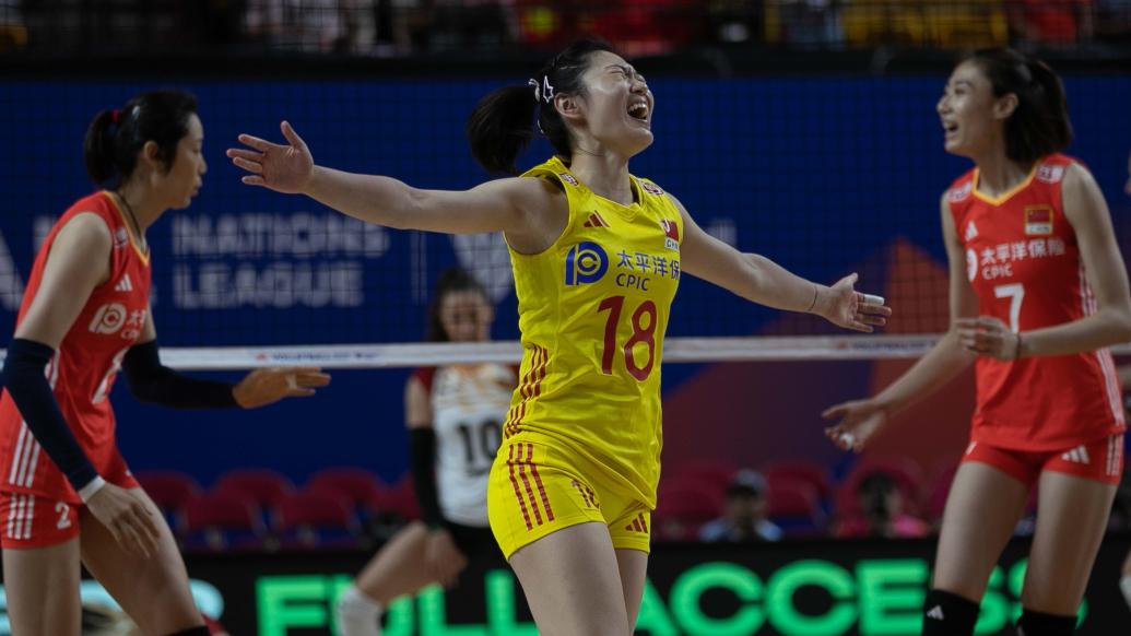 中国女排3比0轻取德国女排，夺得世界联赛香港站两连胜