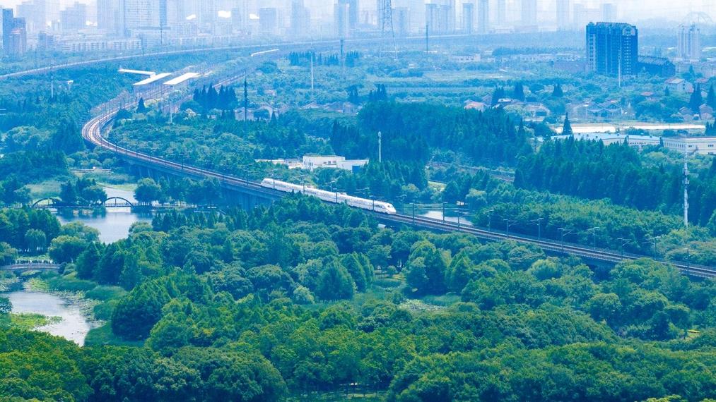 “轨道上的长三角”新增环形走廊​，串联上海南京合肥杭州