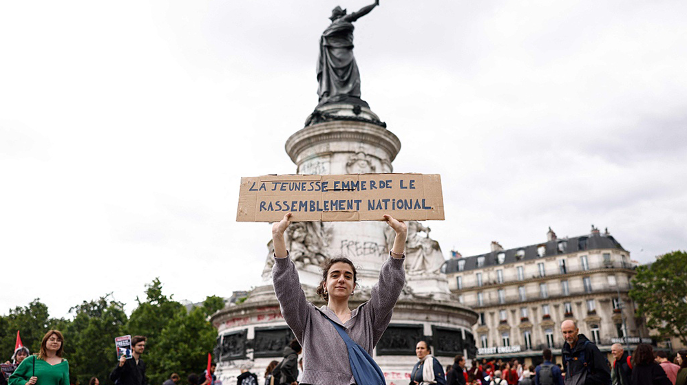 法国25万人参加反极右大游行，担心极右翼在议会选举中获胜