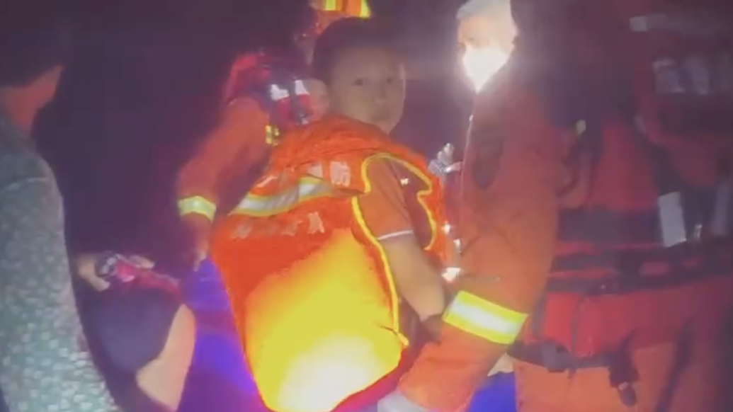 近50年一遇！廣東梅州多地被淹，消防戰(zhàn)士通宵抗洪