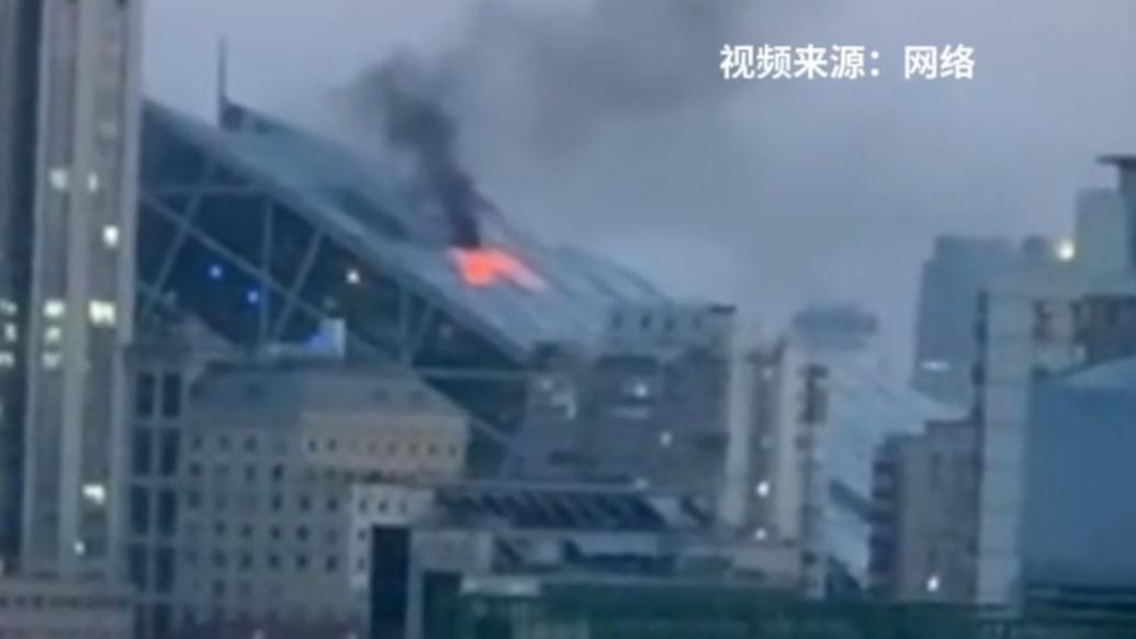 北京朝阳消防：侨福芳草地大厦发生火灾，无人员被困伤亡