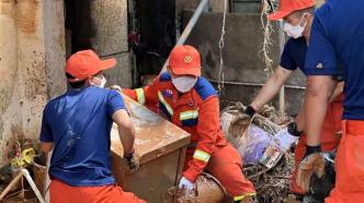 暴雨过后的福建龙岩：消防救援人员全力协助排涝除险、运送物资