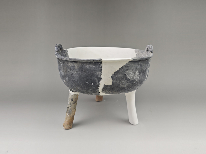 陶鼎 战国陶鼎 战国虽然这都是战国时期的陶鼎,但一个是楚文化犯耨