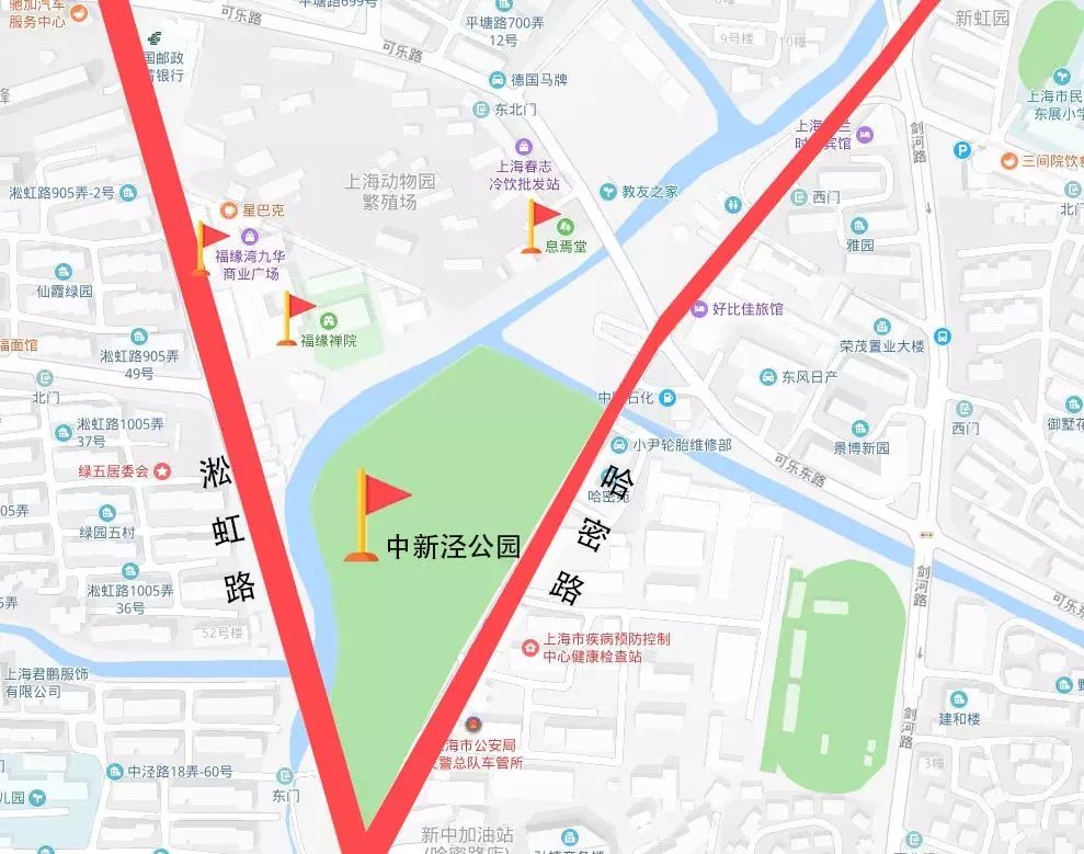 梅雨时节的中新泾公园：徽州风貌仿似水墨画，在雨中展开