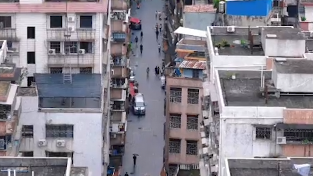 广州一城中村禁止电动车进村，商户称营业额减少三分之一