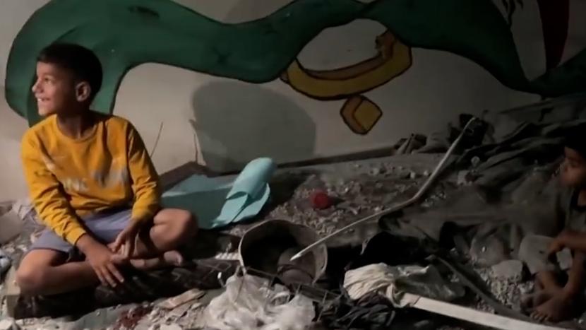 以军袭击致学校受损，加沙儿童：我们以后要在哪里睡觉？