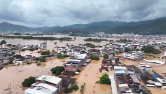 广东梅州暴雨已导致1436间房屋倒塌，390公里公路受损