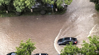 暴雨袭长沙：地铁多条线路停运，部分地段积水严重