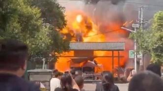 安徽亳州一小吃街发生火灾，无人员伤亡