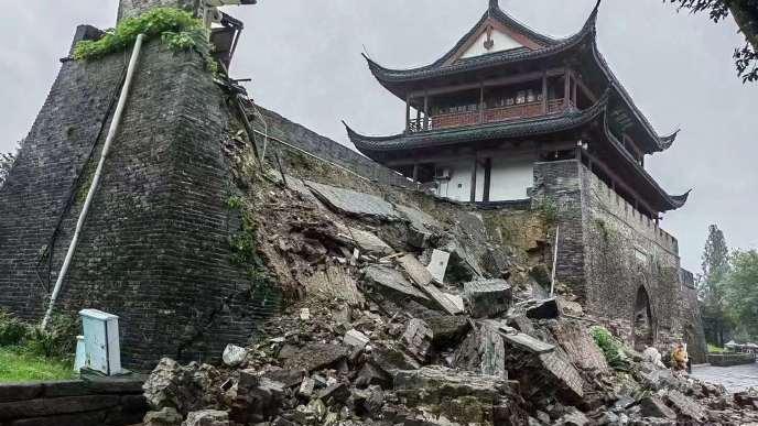 “国保单位”衢州水亭门城墙局部坍塌，初步判断系强降雨所致