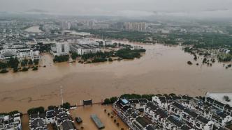 洪水三天两度侵袭歙县，有商户遭受损失仍支援灾区