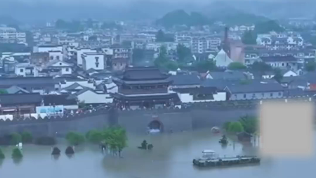 杭州千年梅城古城墙挡住了洪水